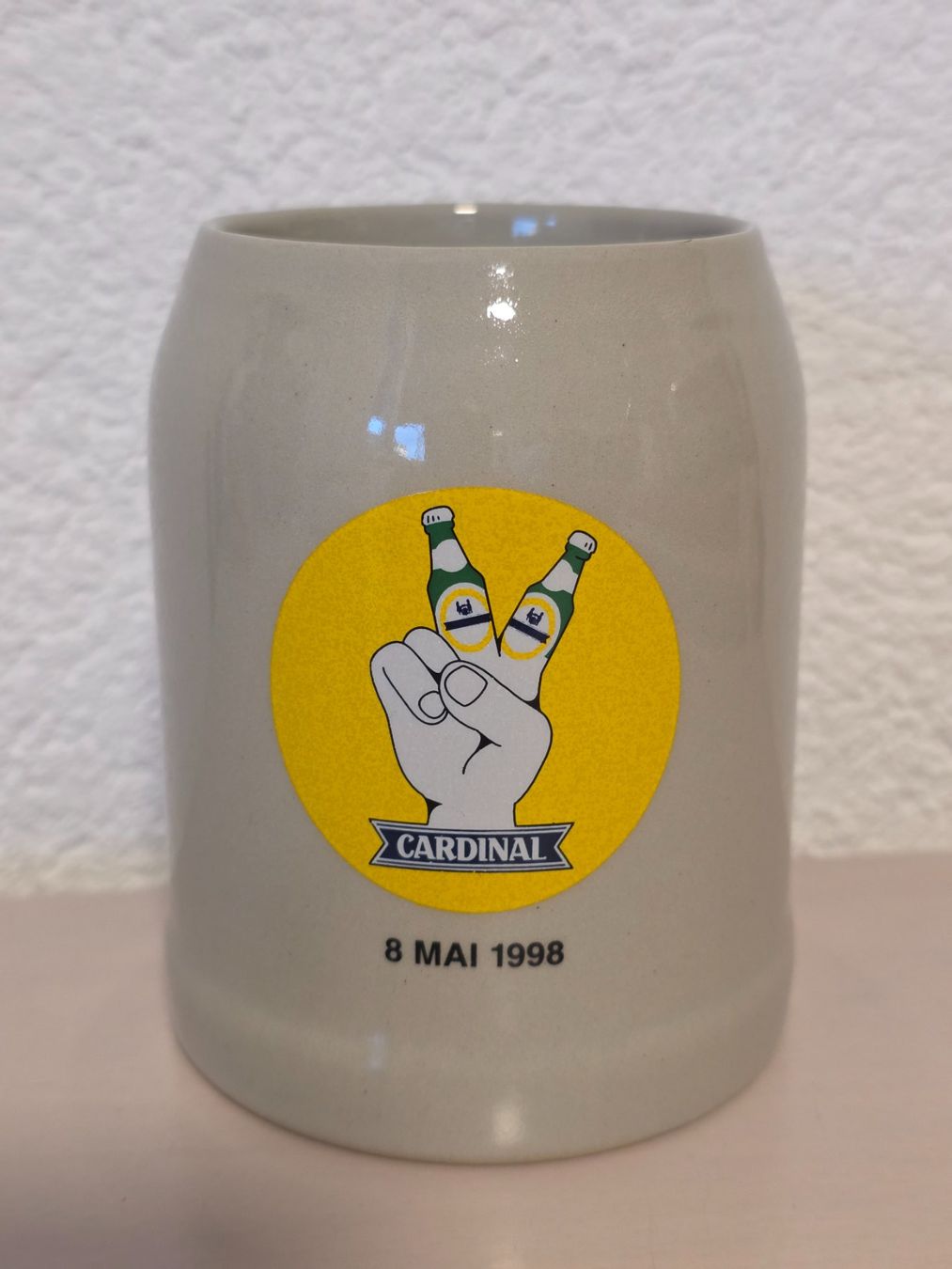 Bicchieri: acardinal Steingut Bierkrug / Humpen – Usato da Lommis venduto da 0815undmehr