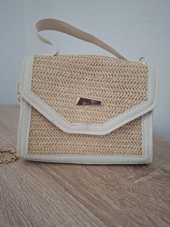 Sac à main d'été, paille tressée et chaîne dorée ☀️