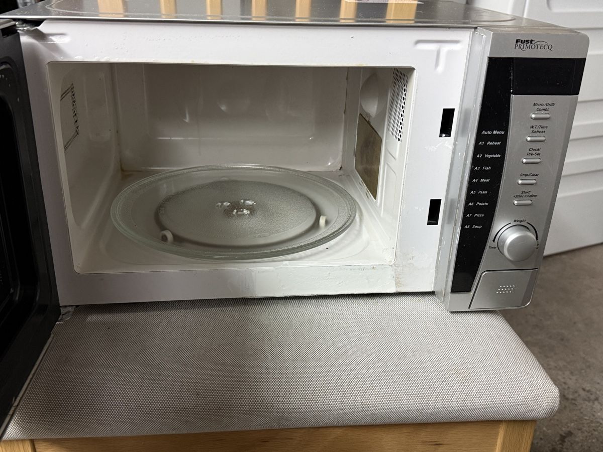 Cucine complete: Mikrowelle – Usato da Trasadingen venduto da Kaffee.mann 4