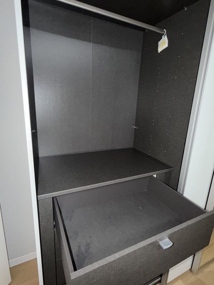 Pfister Armadi: Neuwertiger Kleiderschrank  – Nuovo (secondo la descrizione) da Urdorf venduto da KatarinaNovak 3