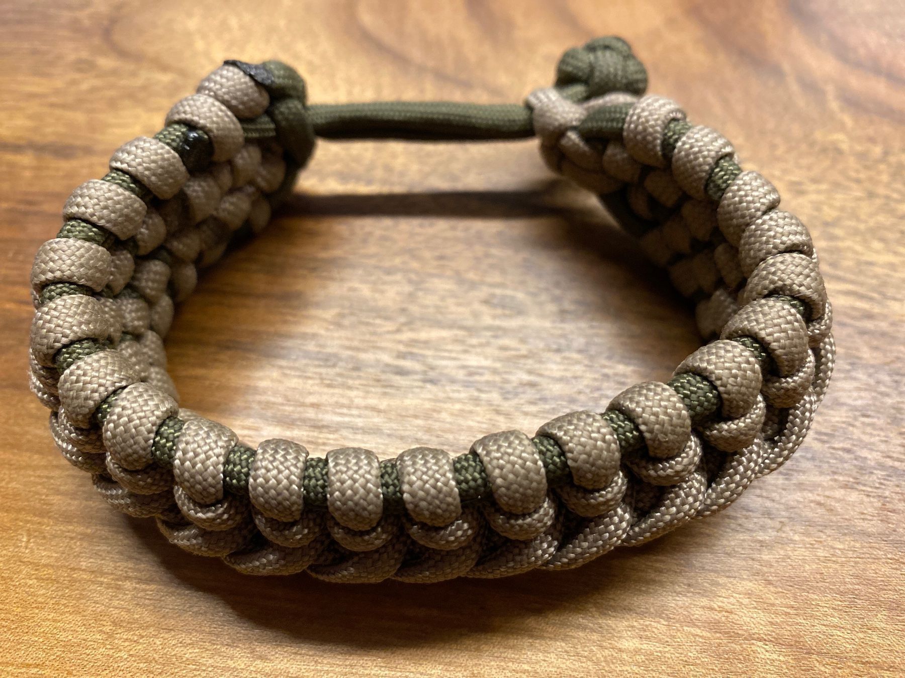 Bracciali & Braccialetti: Armband aus Paracord550 – Nuovo (secondo la descrizione) da Reinach BL venduto da Sdruefenacht 1