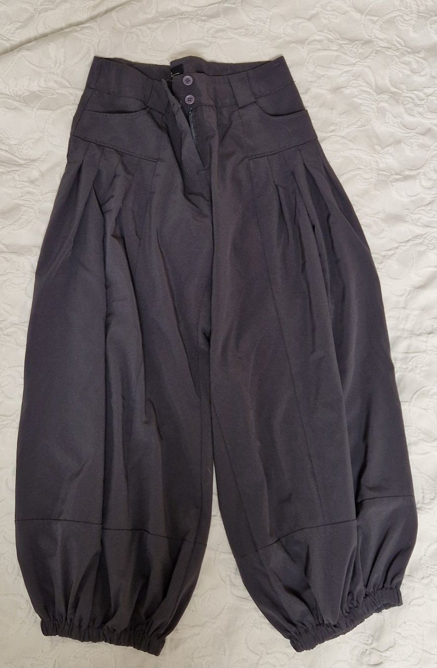 Pantaloni: Pantalon court fin – Usato da Epalinges venduto da Ozili