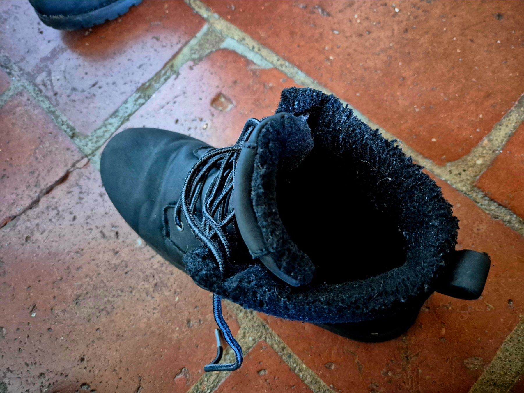 Scarpe da uomo: Pier One Boots schwarz mit Fell Grösse 44 – Usato da Canobbio venduto da doccame 1
