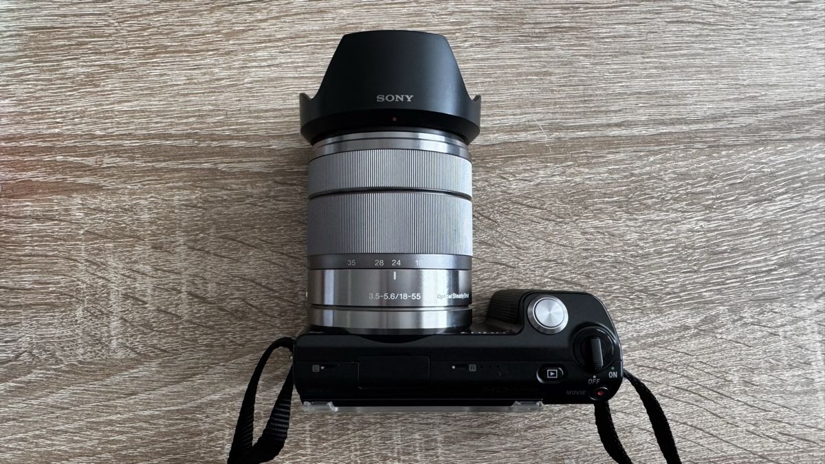 Sony Fotocamera: Sony Alpha NEX-5  Systemkamera mit 18-55mm Objektiv – Usato da Münsingen venduto da Marosch1 1