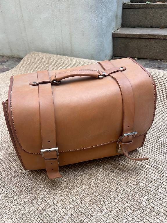 Valigie: Original Vespa Leather Case – Usato da Zürich venduto da patriziaperlini 4