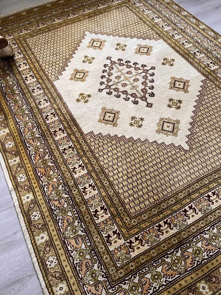 Tappeti: Handgeknüpfter Teppich – Usato da St. Margrethen SG venduto da Lillicasso 5