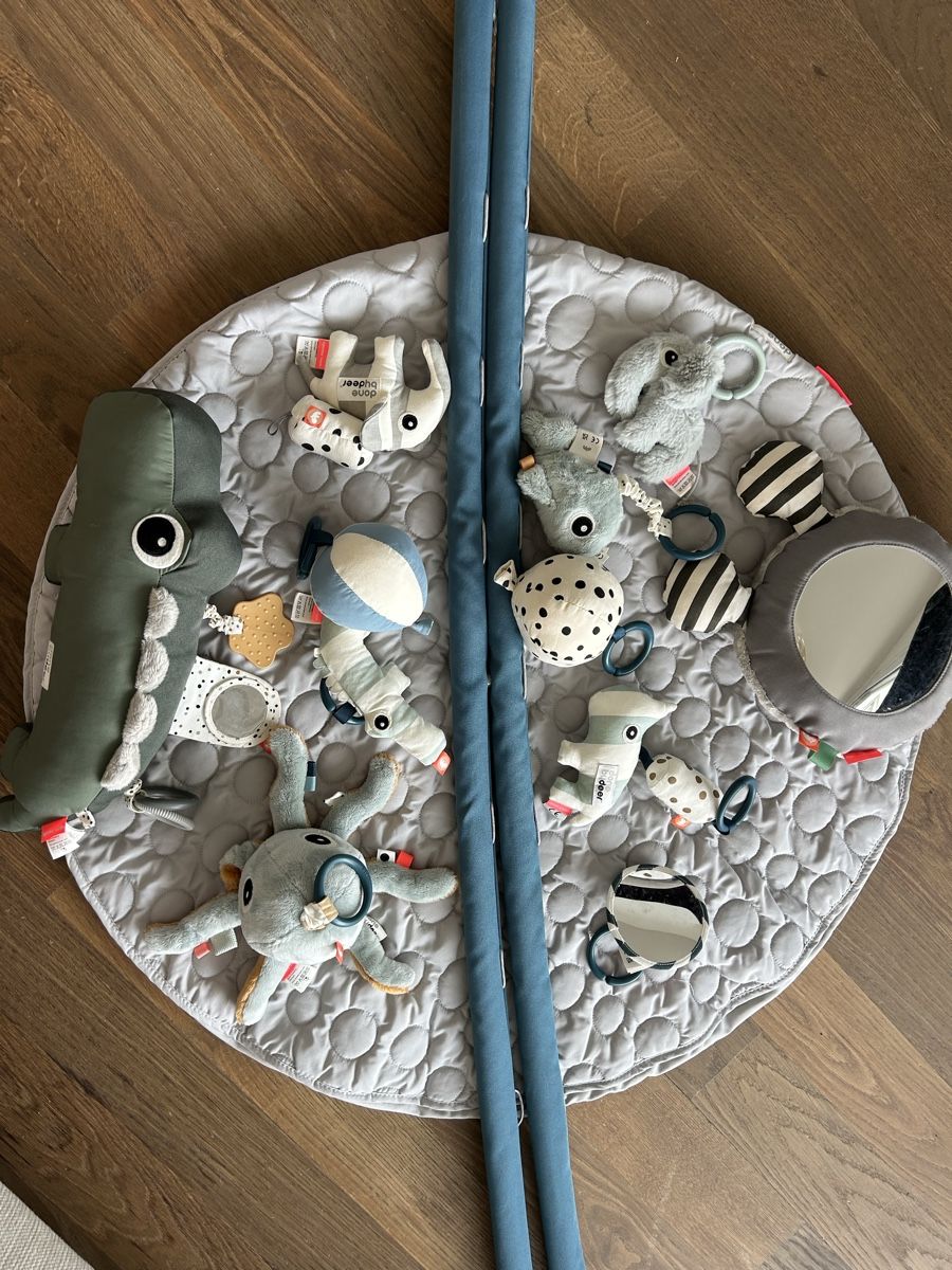 Spielmatte: Activity play mat Done by deer with floor mirror and toys  – Neu (gemäss Beschreibung) aus Epalinges von kat_lyp6