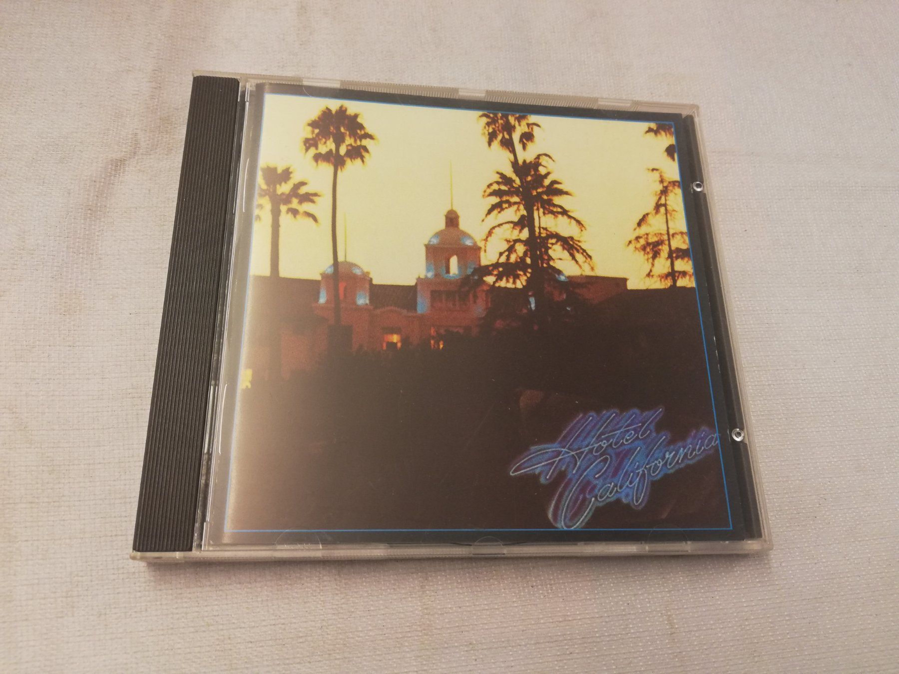 CD: EAGLES - HOTEL CALIFORNIA – Usato da Bern venduto da Vinylsound.ch