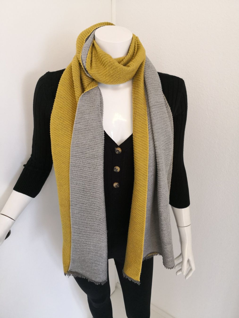 Foulard & Sciarpe: 🤩SCHAL GELB-GRAU DOUBLE-FACE – Usato da Olten venduto da Naja-Twins-Twins 1