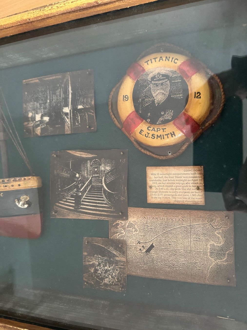 Vetrine: Titanic Schiffsmodell in Holzvitrine und Glas – Usato da Thun venduto da houzli 2