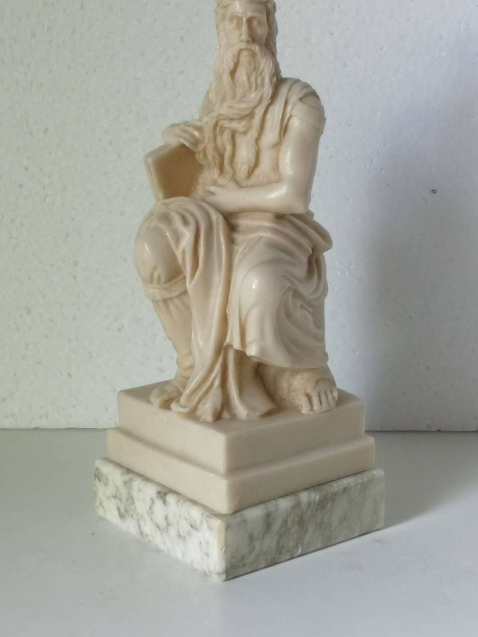 Statuette: Vintage Santini Marmor Mose-Figur – Usato da Bern venduto da Yunkom 2