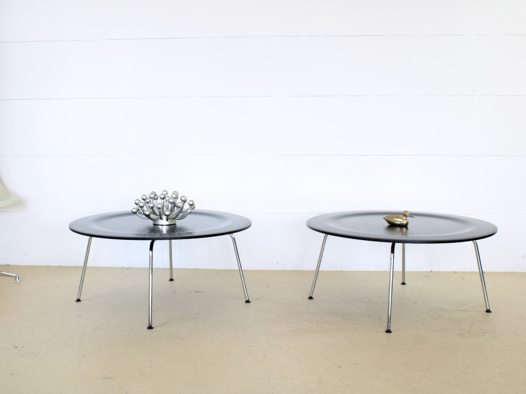 Vitra Tische: Vitra Eames CTM Couchtisch | Metall – Gebraucht aus Meinisberg von atelier_TILIJA