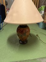 Vintage-Tischlampe mit orangefarbenem Fuss und Schirm