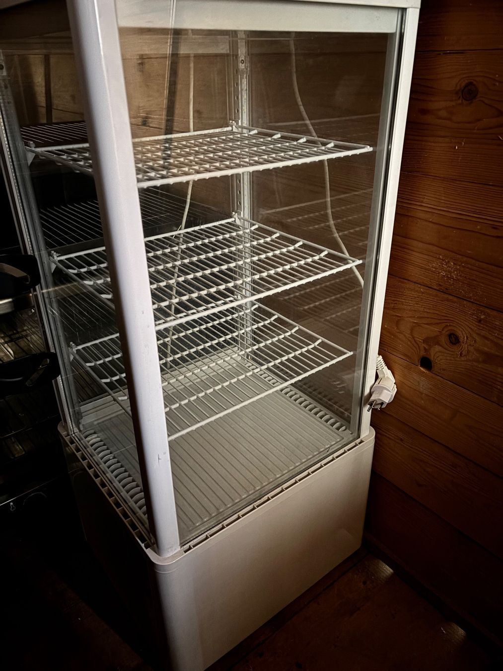 Frigoriferi: Vetrina per dolci refrigerante – Usato da Neudorf venduto da cam_l95d