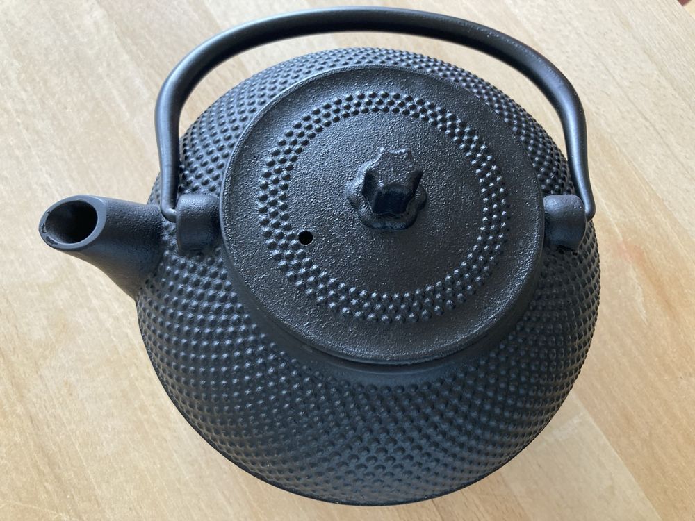 Teekanne Aus Gusseisen Mit Teesieb, Japanischer Teekessel, Lose Blätter