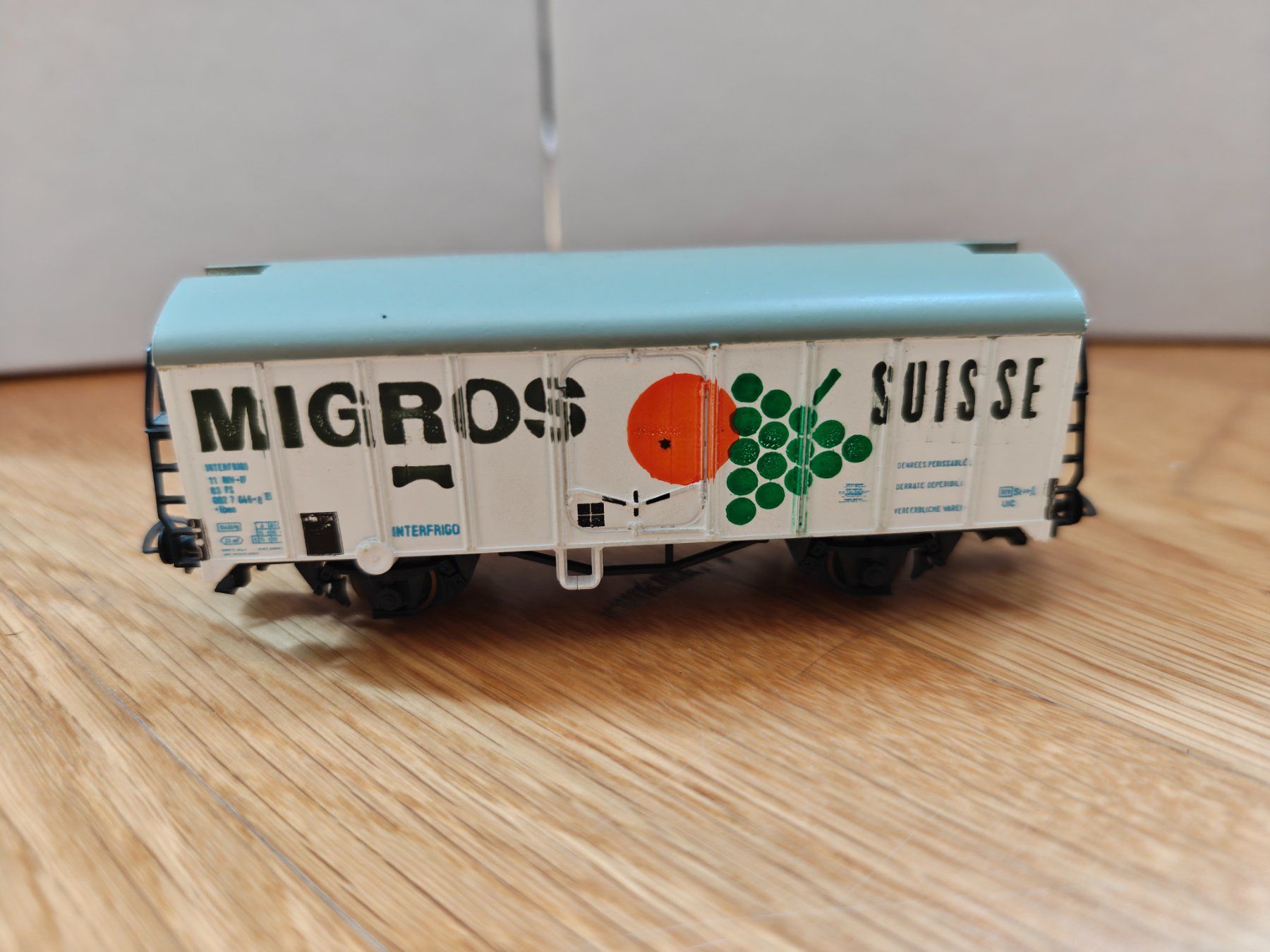 Liliput Modelleisenbahnen: Kühlwagen Migros – Defekt aus Bern von JGBahn