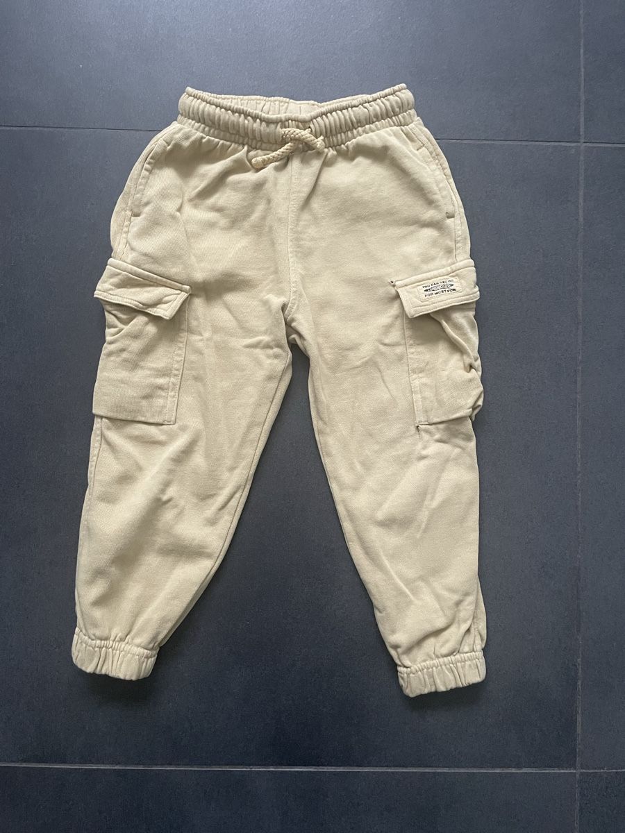 Zara Pantaloni: Hose / Jogginghose Gr. 104 Zara – Usato da Aesch ZH venduto da lawas