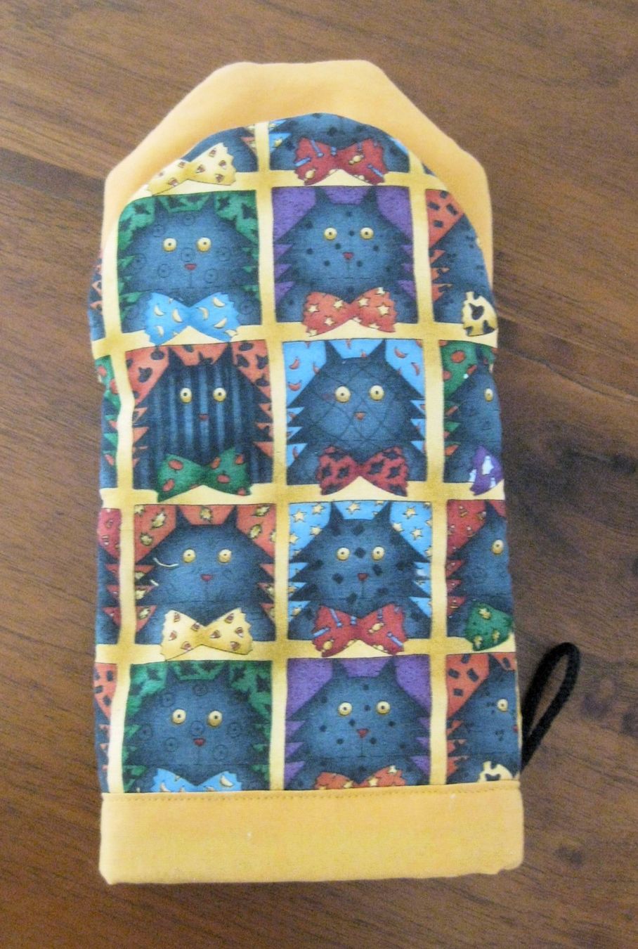 Handschuhe & Handstulpen: Backhandschuh, Grillhandschuh, mit Katzen, Handarbeit – Neu (gemäss Beschreibung) aus Kriens von Kraeutergarten