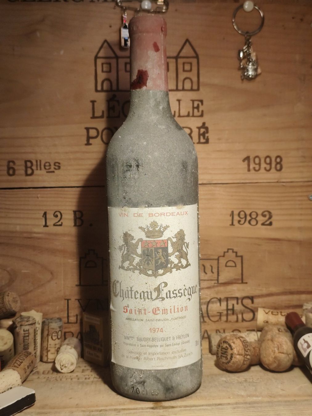 Vino: 1974 Saint Emilion Château Lassègue – Nuovo e nell'imballaggio originale da Büsserach venduto da Vintage-vins 2