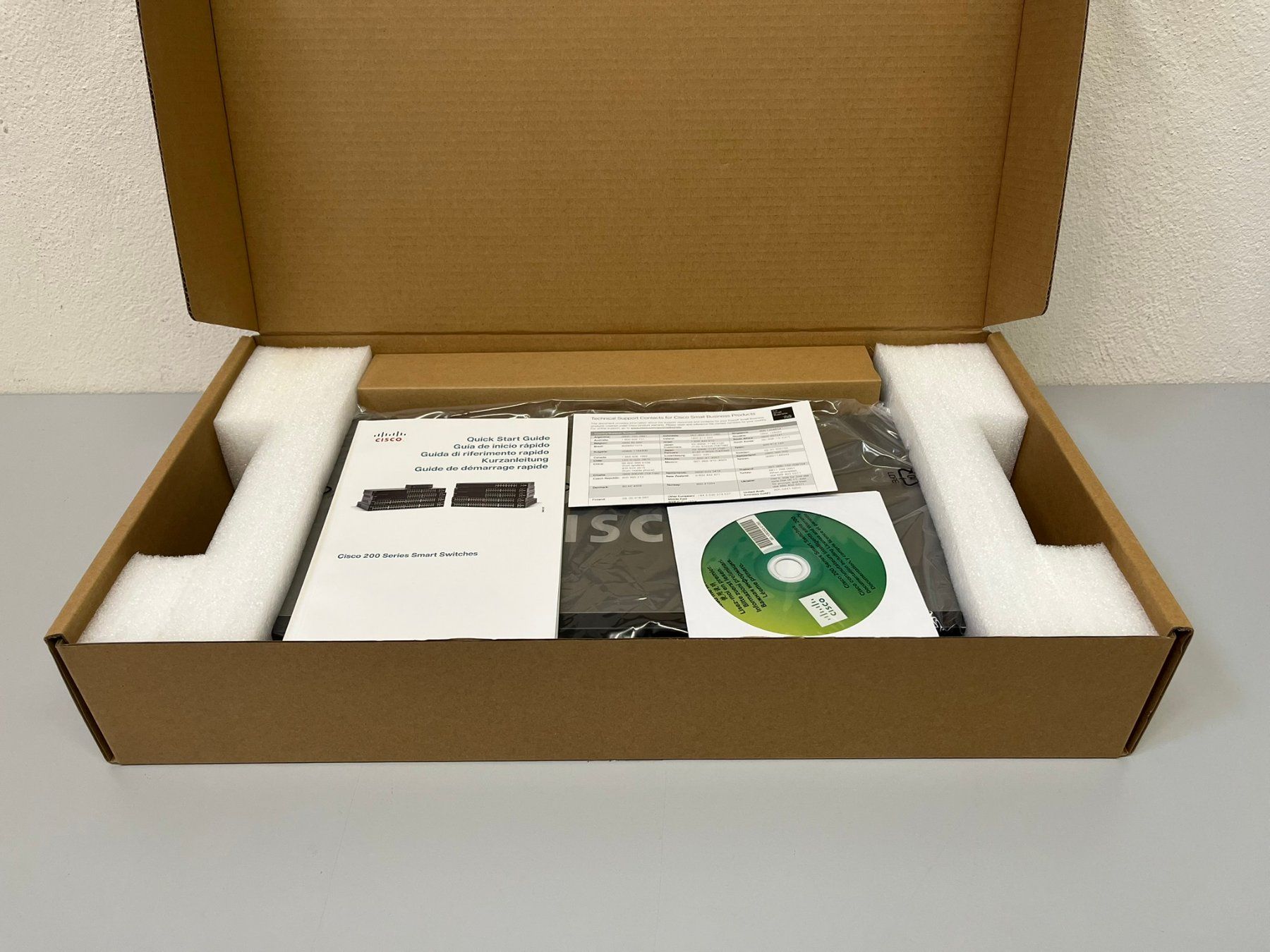 Cisco Hub & Switch: Cisco SG200-18 Netzwerk Switch – Usato da Hochdorf venduto da av-electronics 7