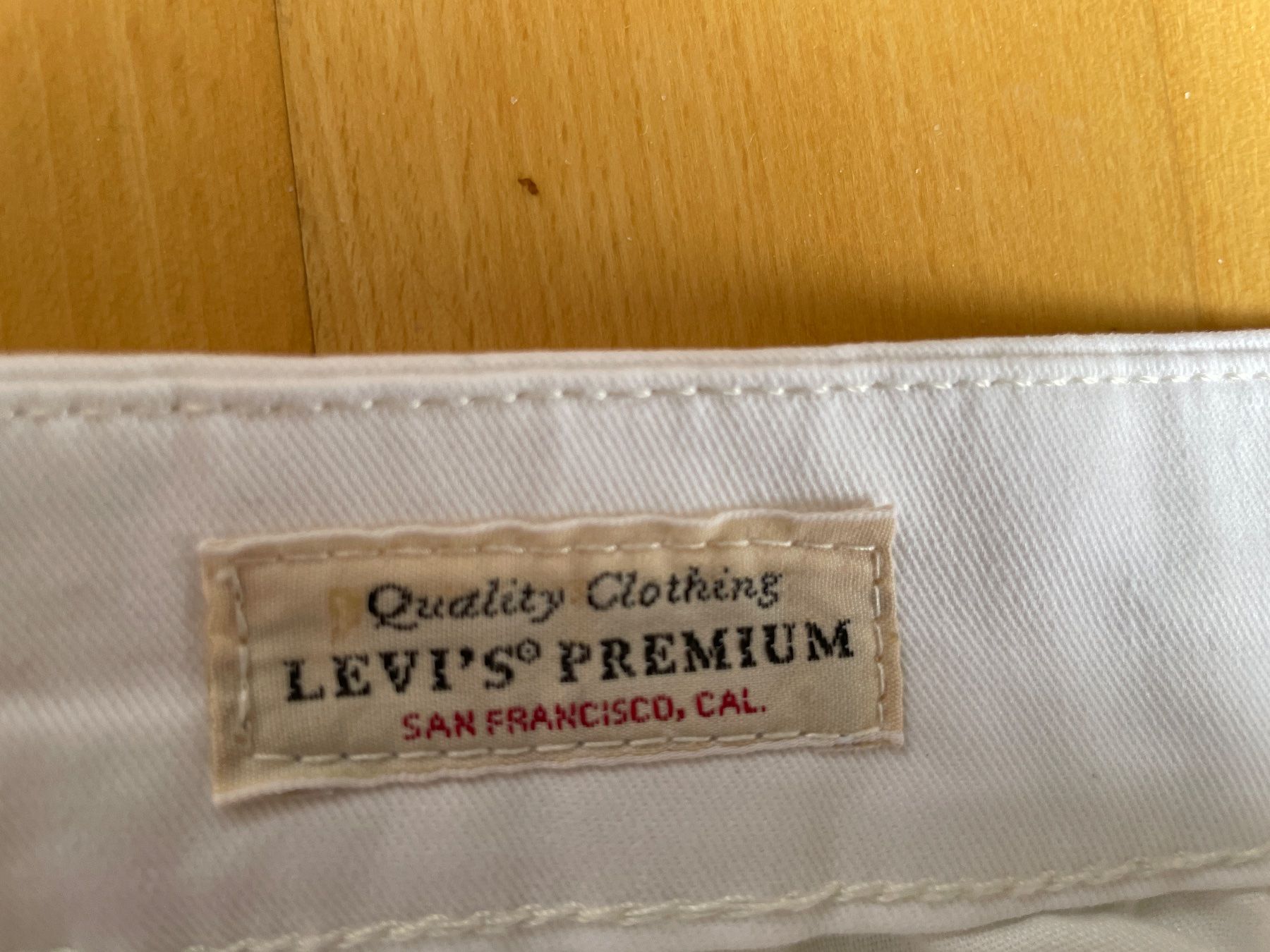 Levi's Pantaloni: Lewvi's Chino weiss Gr. 29 – Usato da Münchenstein venduto da ann_2n6y 4