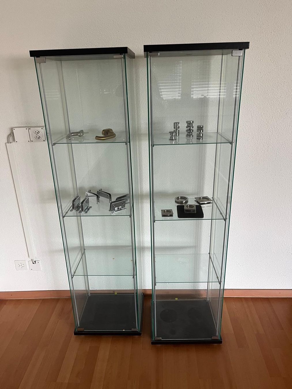 Vitrinen: Vitrinen aus Glas – Gebraucht aus Bellikon von mic_s5gk