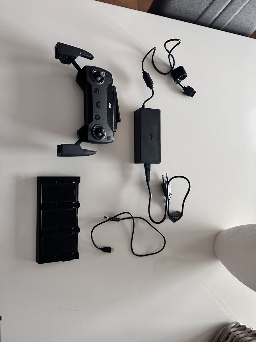 DJI Telecomando: Télécommande et chargeur batterie pour Drone DJI – Usato da St-Blaise venduto da aha_s57f