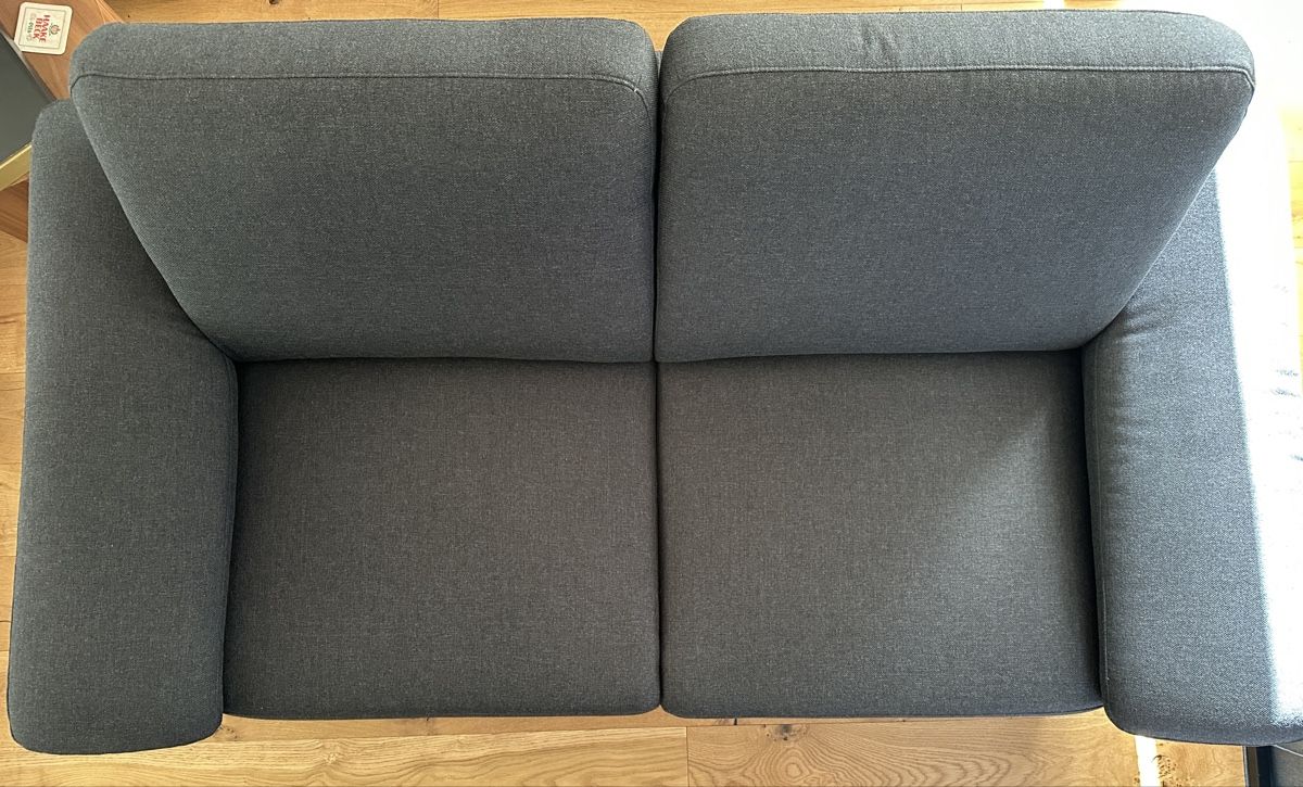 Livique Sofas: Candy Step Plus 2,5-Sitzer Sofa mit Hocker anthrazit – Neuf (Voir description) à Zollikerberg par thr01 2