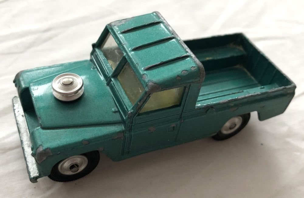 A boxed Corgi toys 438 Land Rover (109 W.B) Condition: there is wear to the edges of the box and so