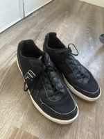 Chaussure de gym taille 44