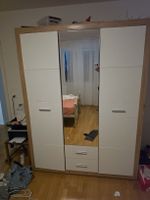 Armadio con ante a specchio e cassetti bianco/legno
