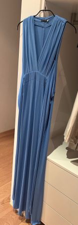 Traumhaftes Sommerkleid in Himmelblau, Grösse 32