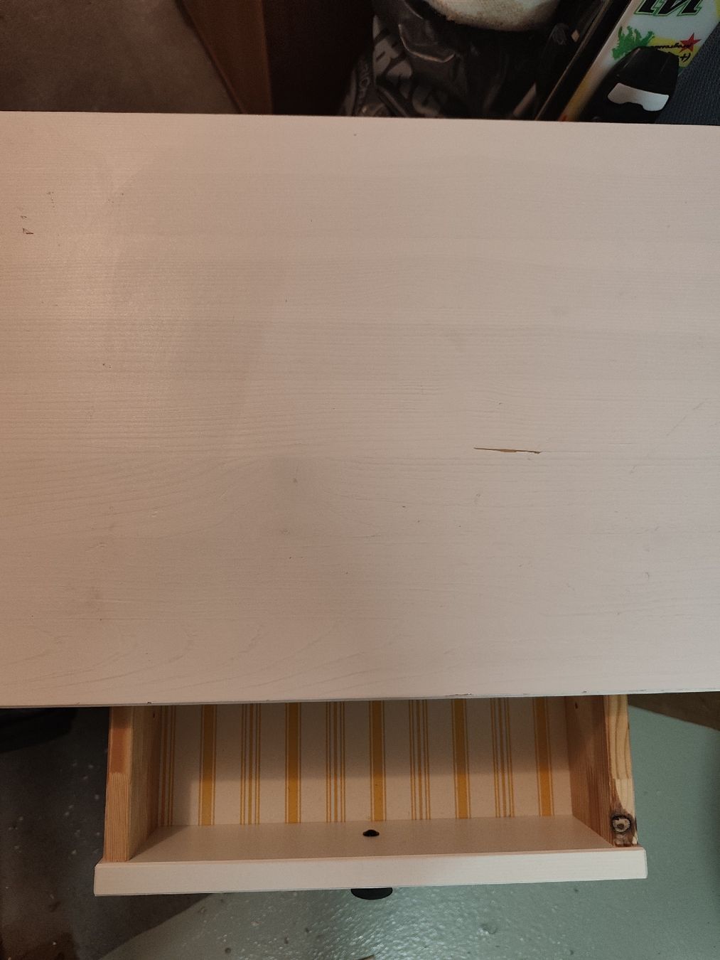 Ikea Comodini: HEMNES Ablagetisch – Usato da Zürich venduto da Nicole_yl210 1