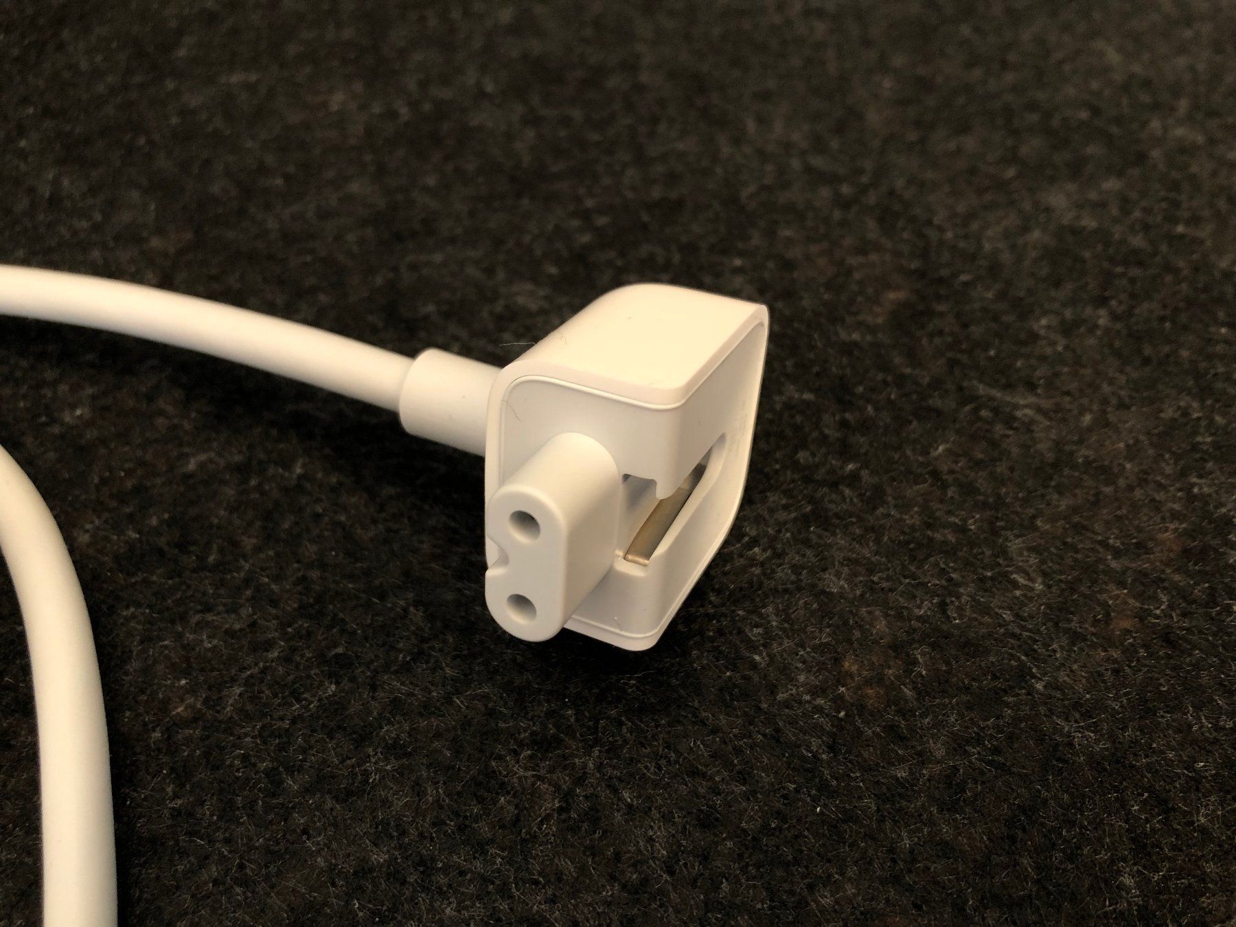 Apple Cavi: Apple charger cable E/F. 180 cm. – Nuovo (secondo la descrizione) da Saignelégier venduto da Ax3l 2