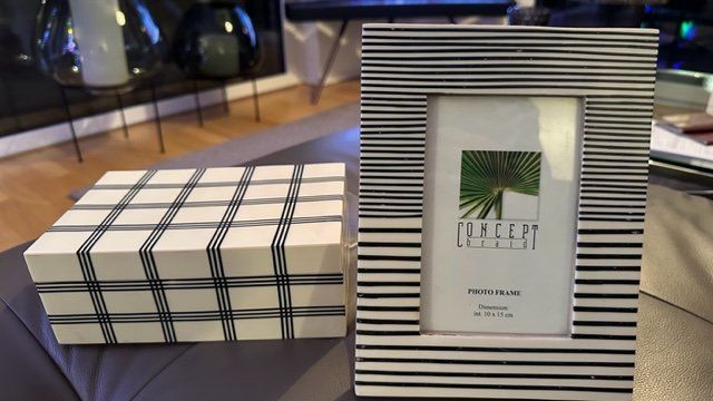 Schmuckkästen: Schatulle/Schmuckkästchen + Bilderrahmen Schwarz & Off-White – Gebraucht aus Horgen von Fioko1984