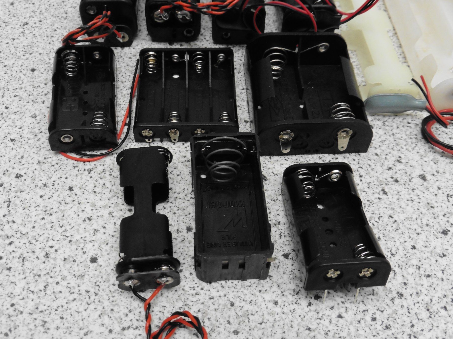 Unità & Adattatore: Batterie Halterungen – Nuovo (secondo la descrizione) da Mönchaltorf venduto da boesi51 2