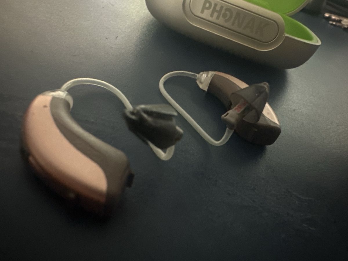 Phonak Attrezzature mediche: Widex Hörgeräte mit phonation Box beige – Usato da Belp venduto da M.X 2