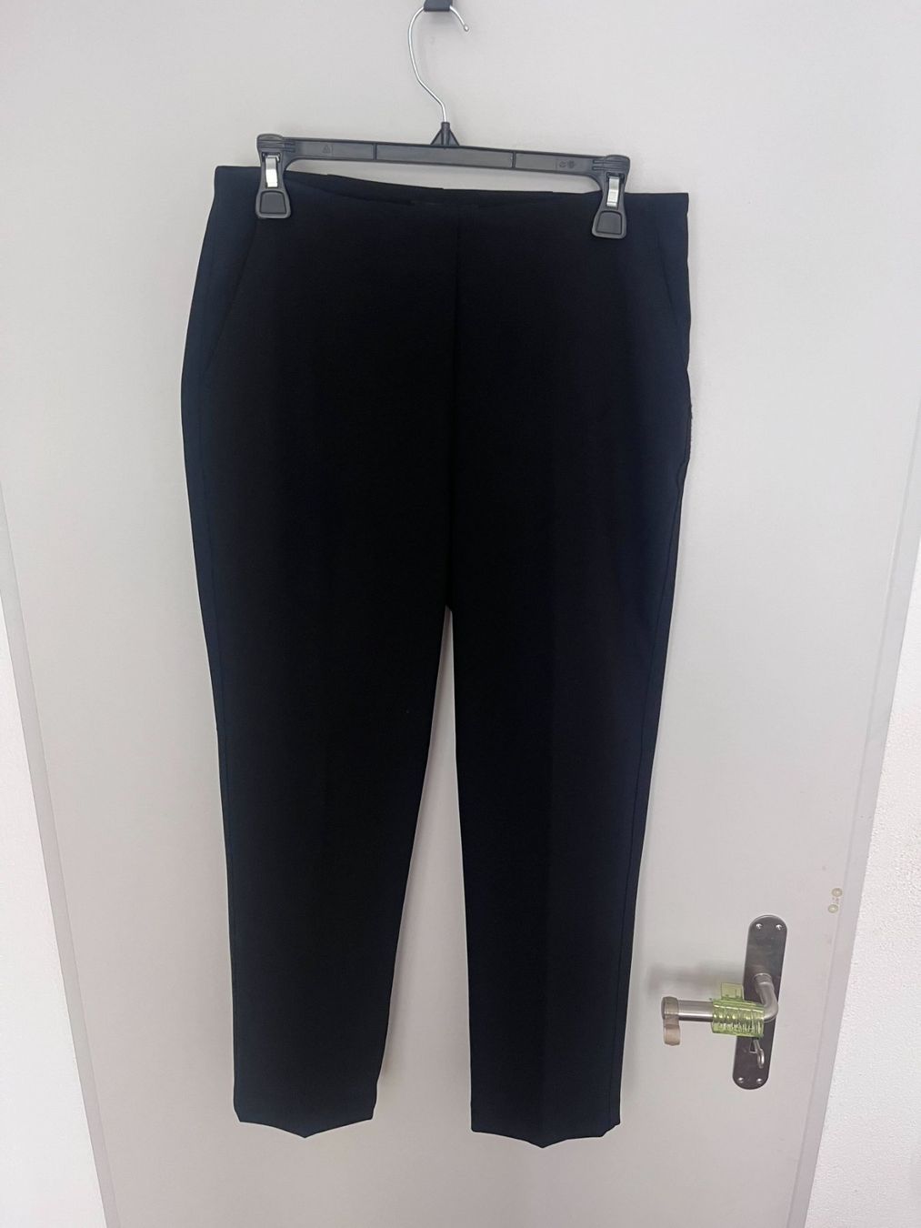 Pantalons: Black pull-on slim pants – Neuf (Voir description) à Zürich par kry_85p7