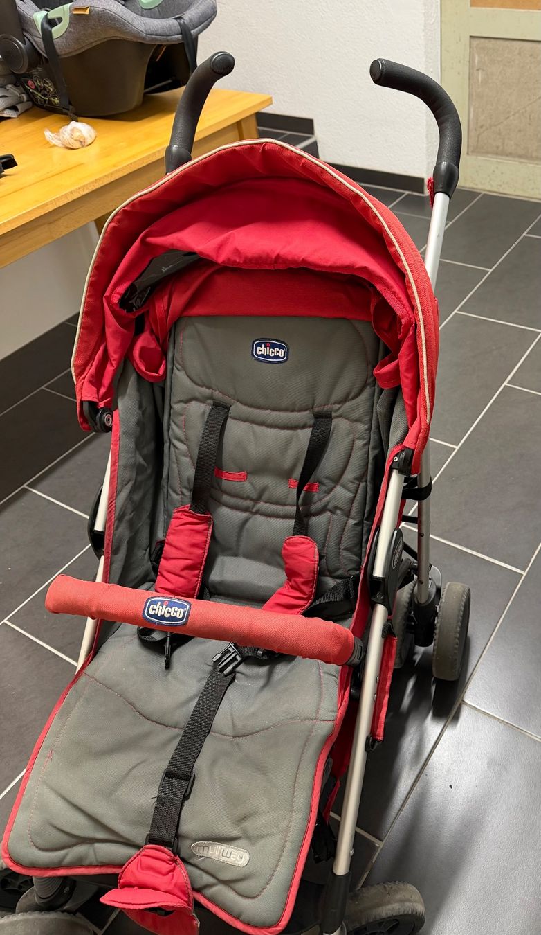 Chicco Carrozzine: Kinderwagen Chicco rot – Usato da Effretikon venduto da saliaulo 5