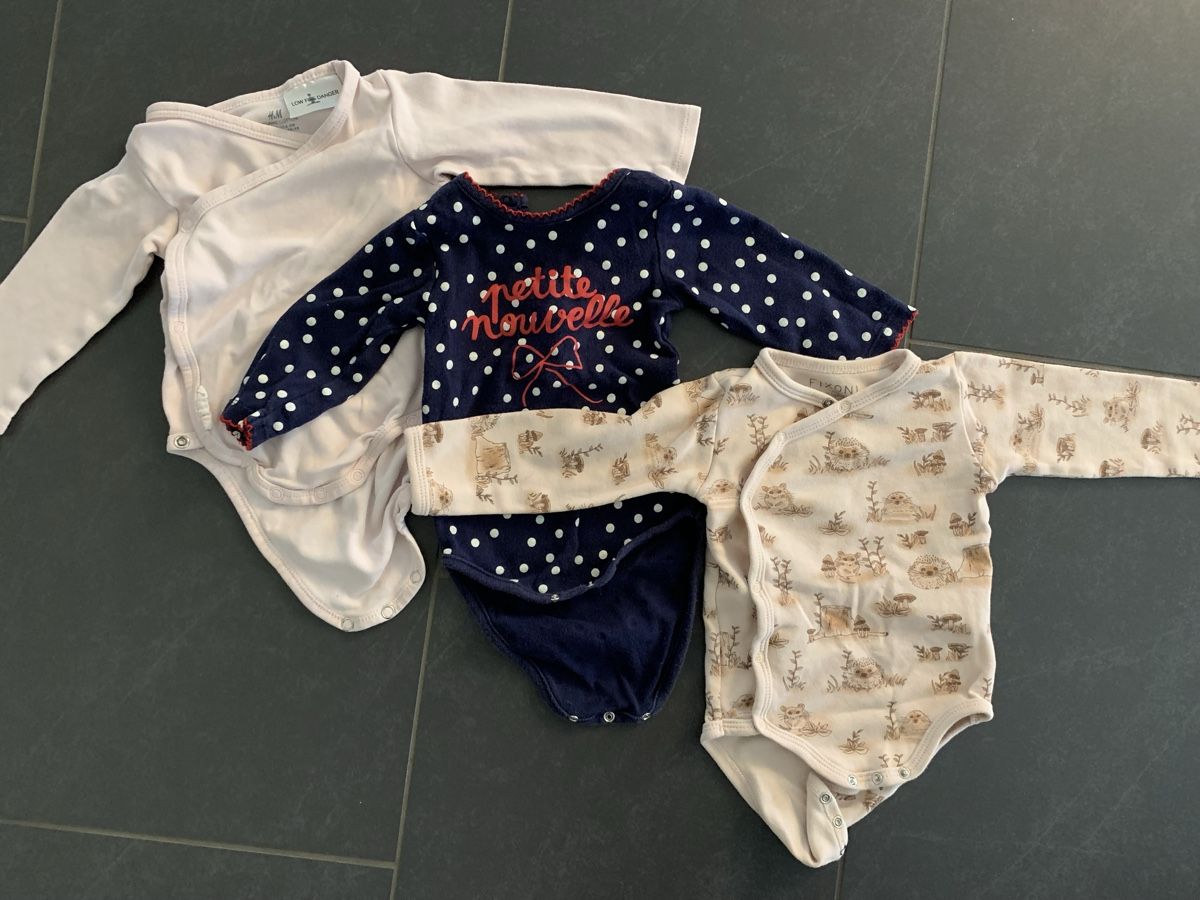 Kleiderpakete & -sets: Body m 3er Set Gr. 68 / 6M Mädchen – Gebraucht aus Unterägeri von Globi8634