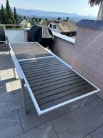 Moderner, ausziehbarer Gartentisch (Alu & Massivholz)