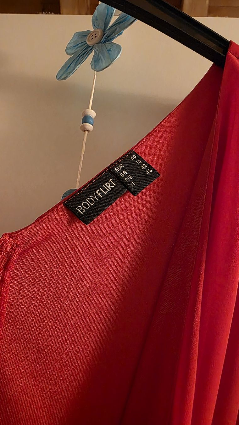 Kleider: Rotes Abendkleid / Cocktailkleid – Gebraucht aus Ilanz von rununa 5