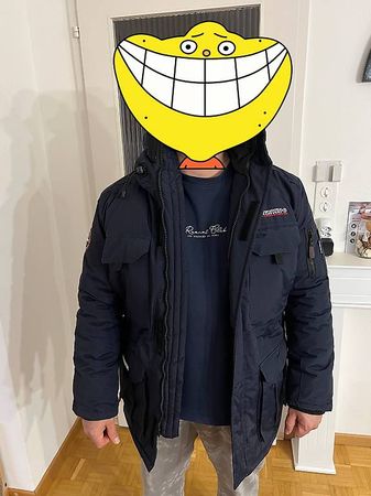Winterjacke mit Kapuze