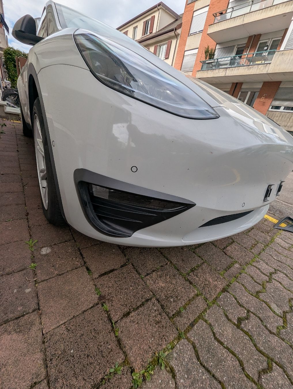 Tesla Accessori per altri veicoli: Tesla Model Y - Scheinwerfer Abdeckung schwarz matt 2 Stk. – Usato da Birsfelden venduto da DealWithStil 2