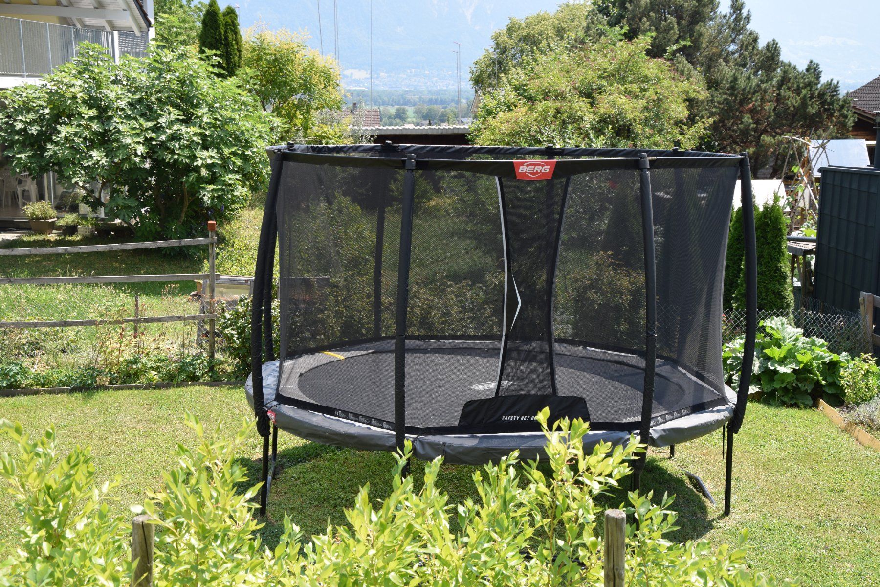 Trampoline: Trampolin Berg Champion 380 cm – Gebraucht aus Gams von stefanbrander