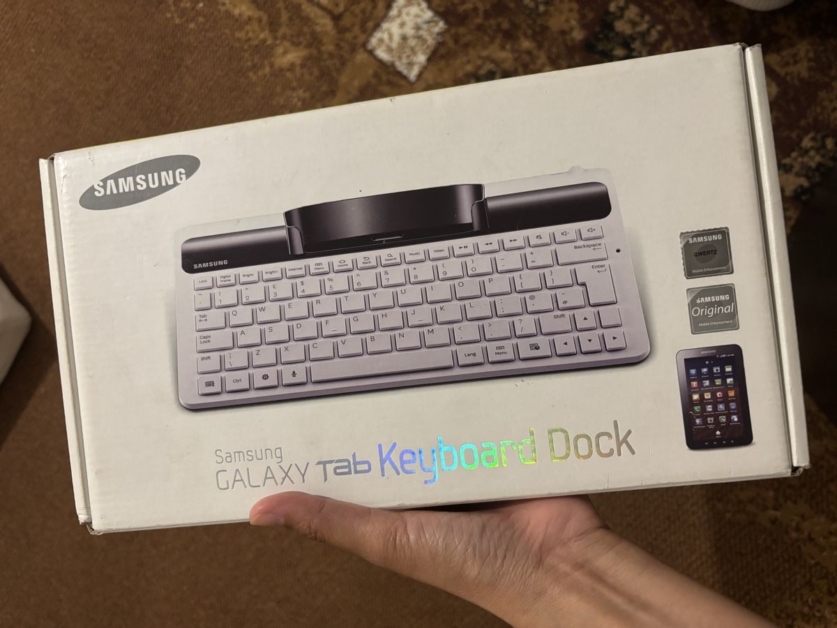 Samsung Tastiere: Samsung Galaxy Tab Keyboard Dock – Difettoso da Confignon venduto da Second_Hand_Ch