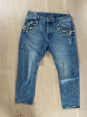 Neuwertige Guess Jeans mit Strassdekoration vorne  Grösse M