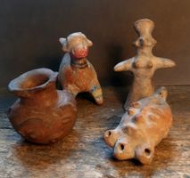 Lot alter und antiker südamerikanischer Figuren
