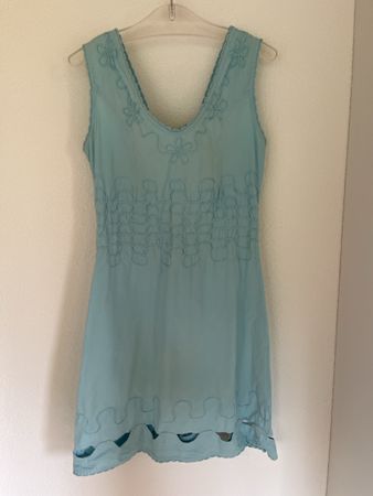 Sommerliches, hellblaues Kleid, Grösse M, neuwertig