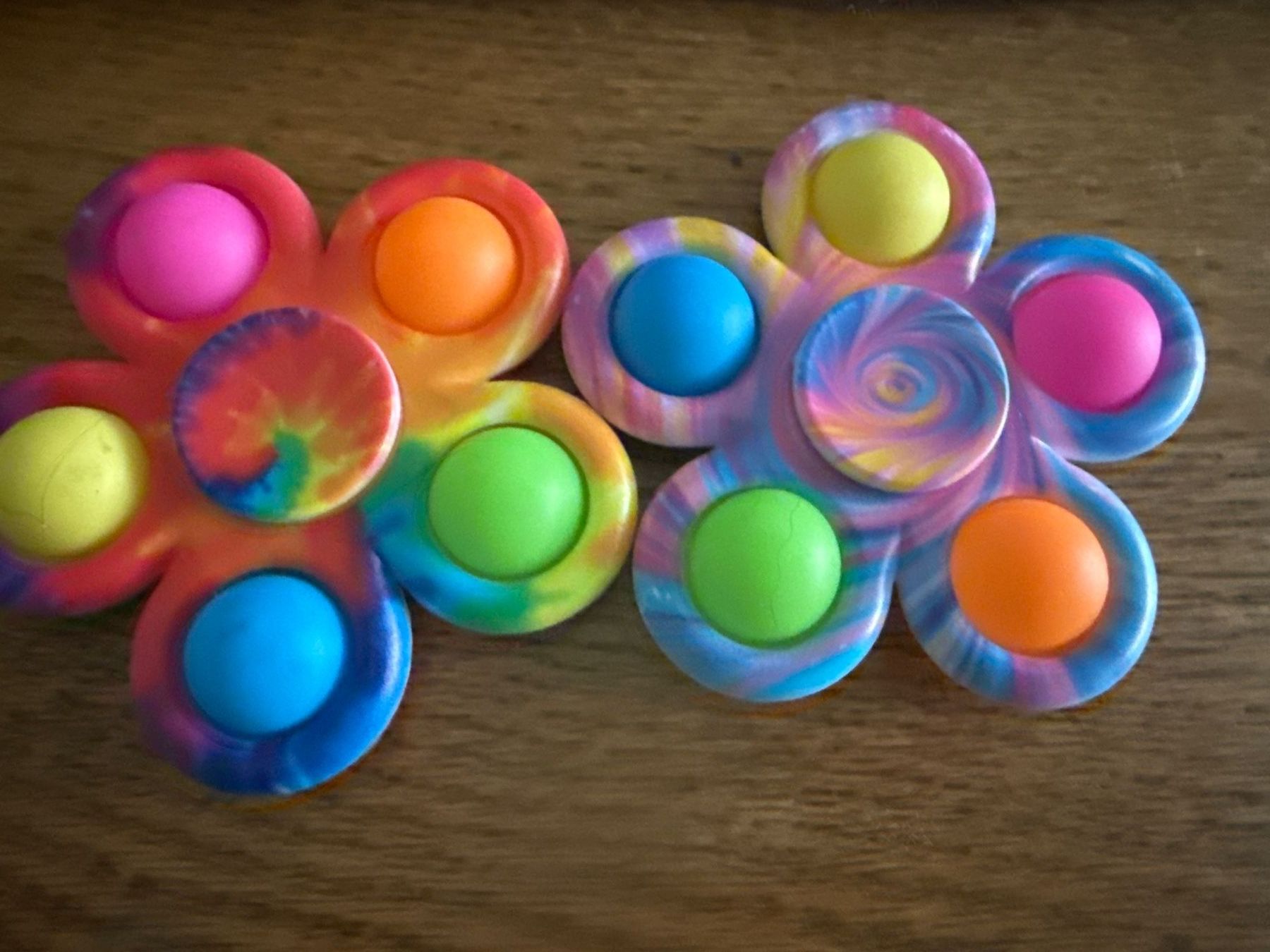 Giocattoli: 2x Fidget-Spinner: sensorisches Stressabbau Drehspielzeug – Nuovo (secondo la descrizione) da Teufenthal AG venduto da MeineSchatztruhe